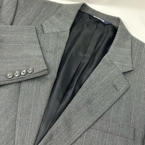 Vintage Burberry’s Jacket Mens 100% Wool Blazer Two Button Gray Pinstripe U2 - Picture 3 of 7